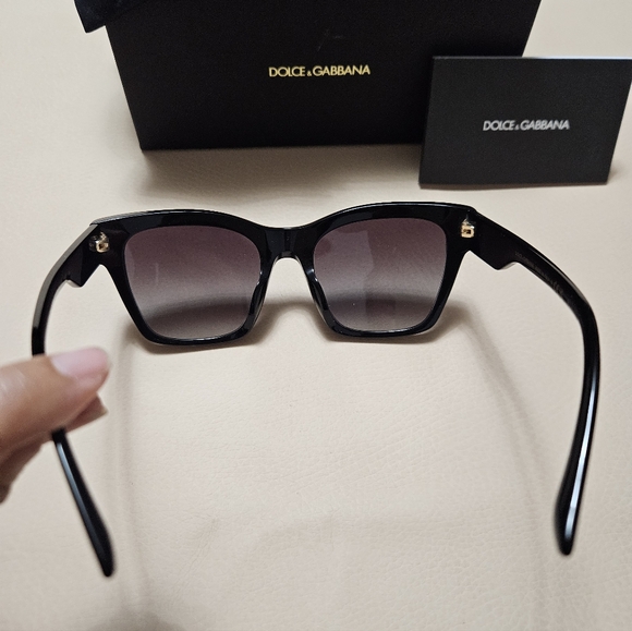 Dolce & Gabbana Oversized Sunglasses - Picture 7 of 10